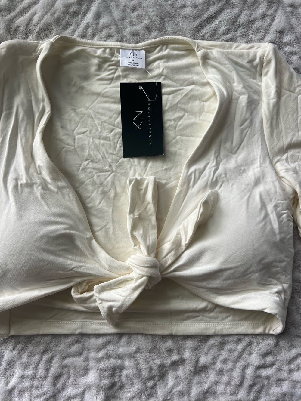 NWT Klassy Network Collection Women’s White Tie-Front Cropped Top | Size S - Picture 3 of 8